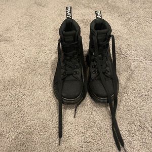 Dr. Martens COMBS Air Wair Boots